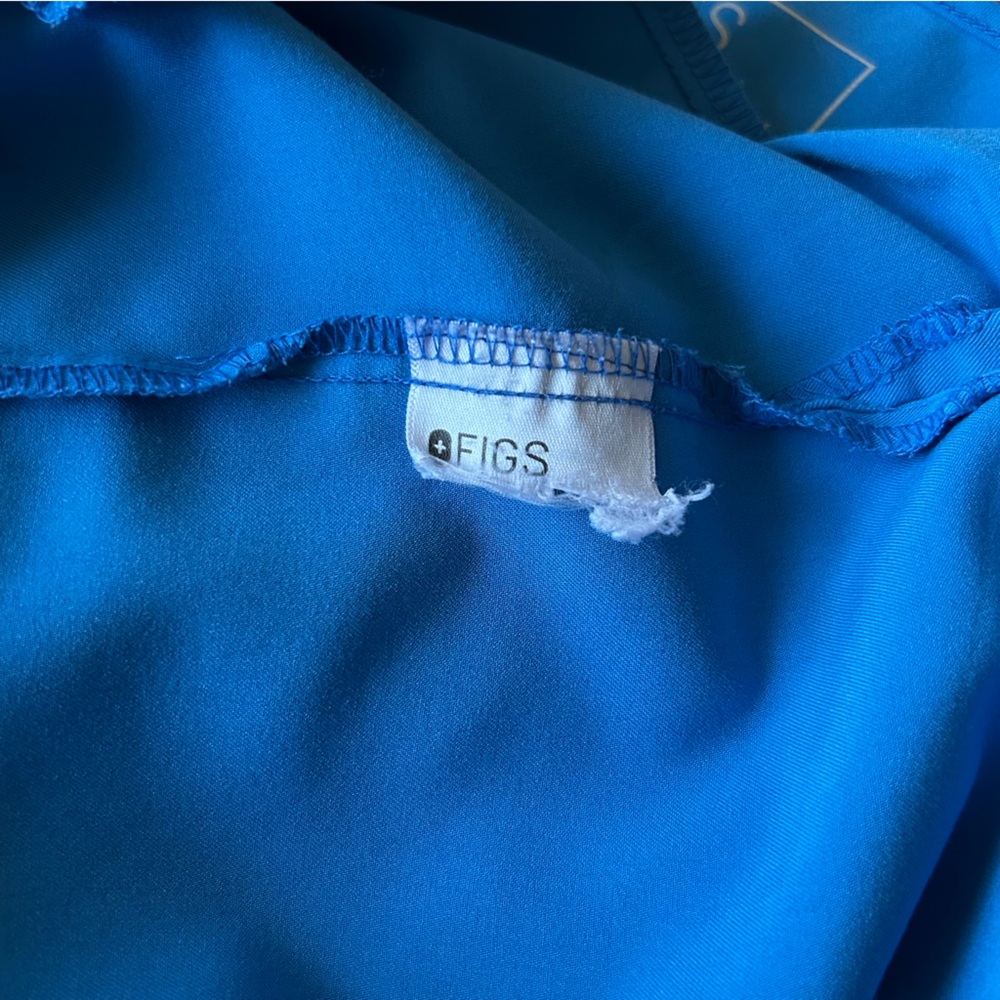 Figs Casma Three Pocket Scrub Top Capri Blue - Picture 4 of 9